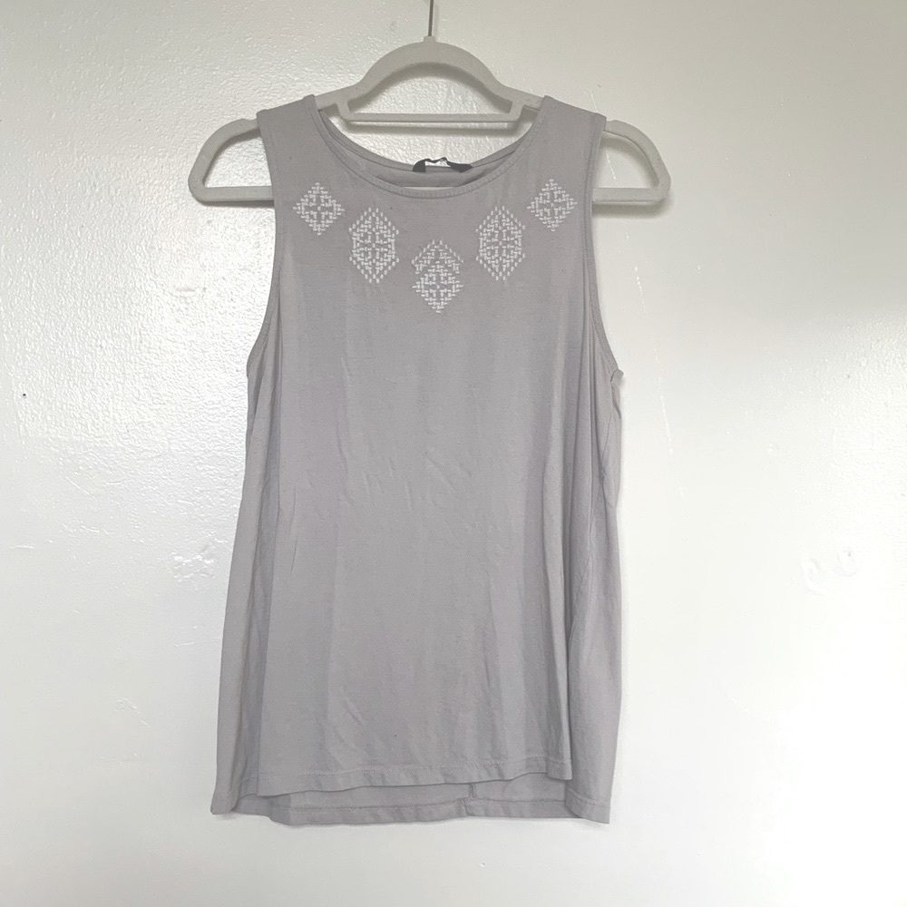 Keyhole embroidered tank top